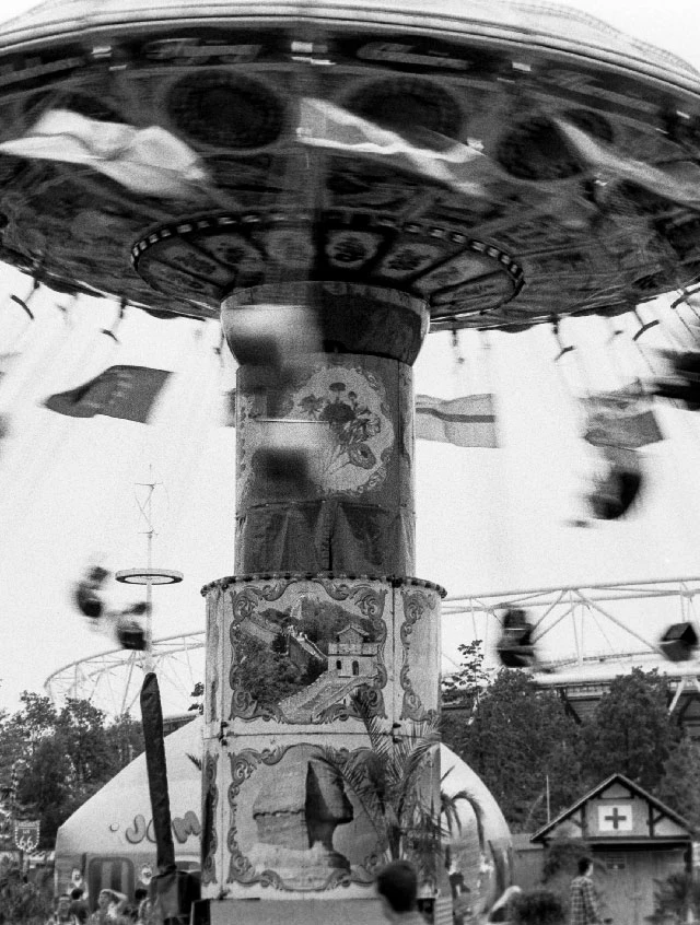 Fun fair chain carousel