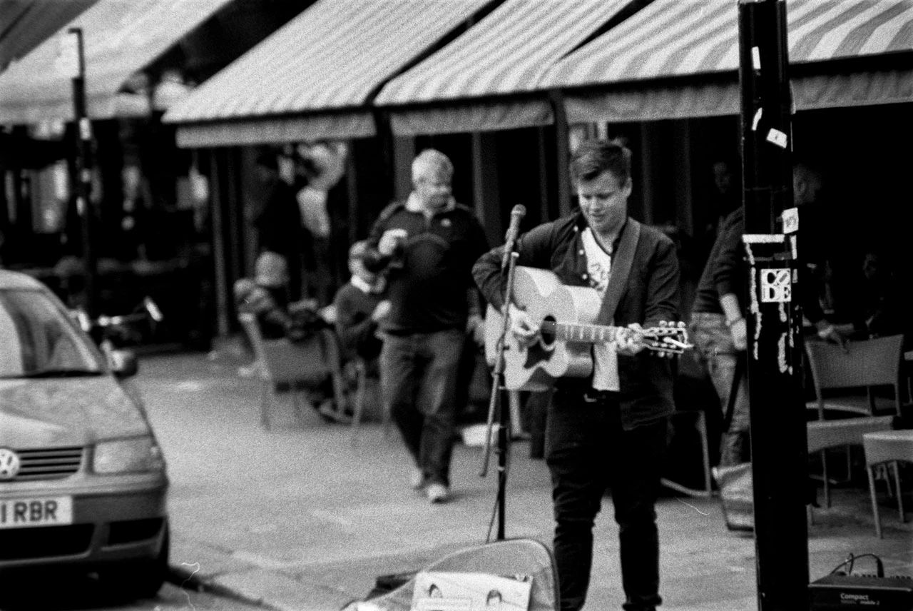 Street guitar player