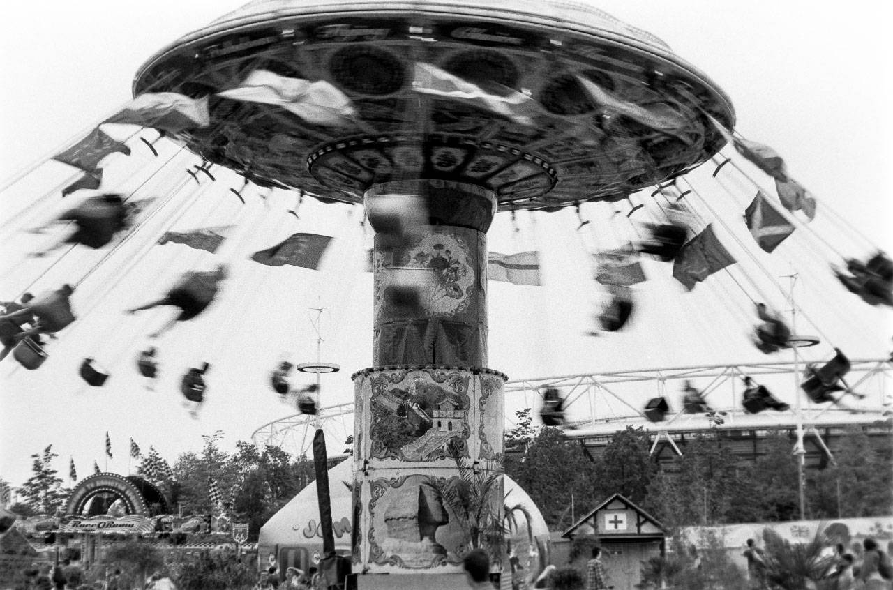 Fun fair chain carousel